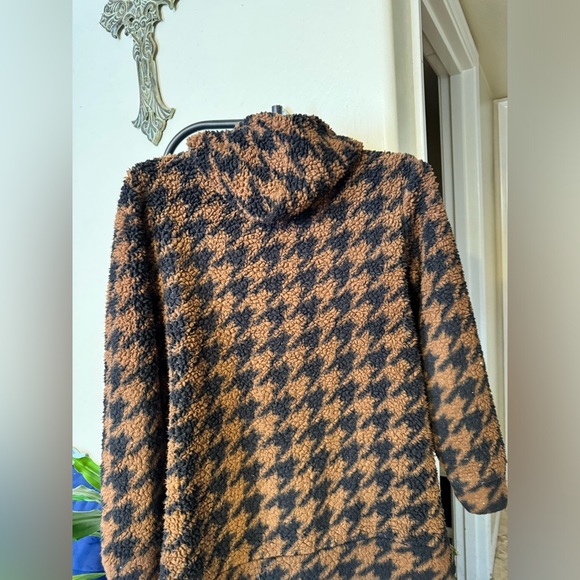 (SALE ✅3 for $20) Weekending Teddy Sweater -S - Picture 2 of 3